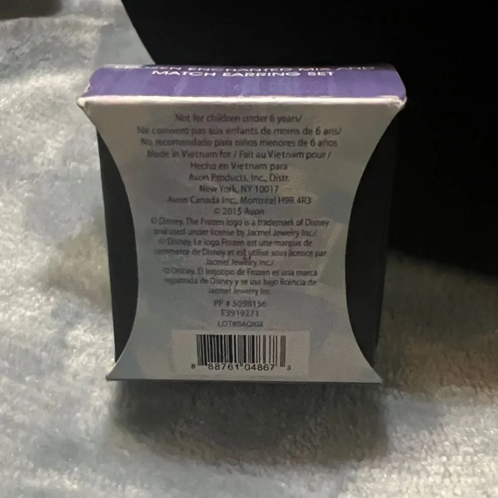 2015 Avon Disney Frozen Jewelry Set with Blue and White Accents